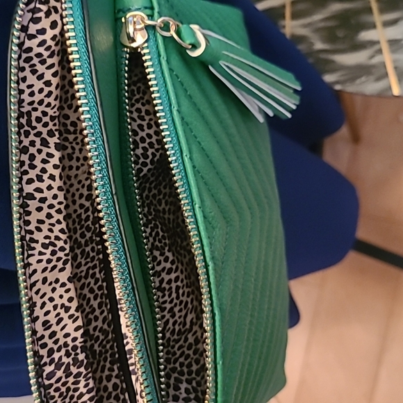 CHEVRON QUILTED MEDIUM Kelly Green Crossbody Bag with Tassel Accent - Picture 7 of 8